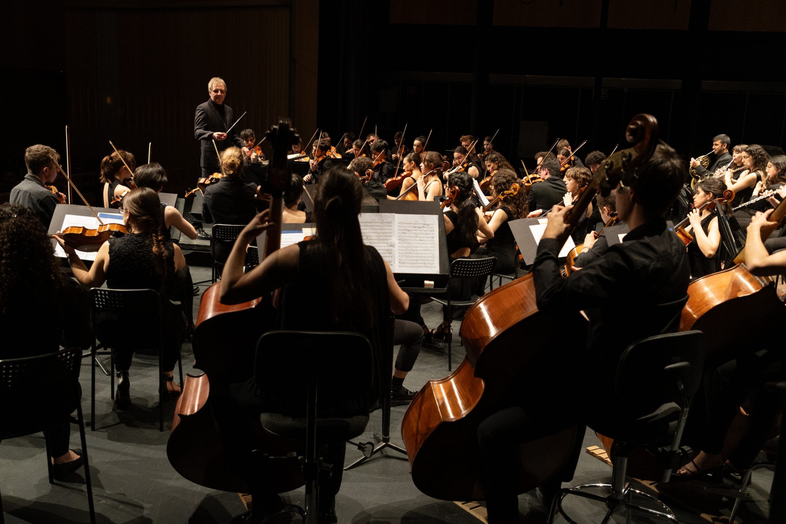La Joven Orquesta Sinfónica de Castilla yLeón en un concierto conducido en abril de 2024 por el director suizo Thierry Fischer en Zamora. | OSCYL