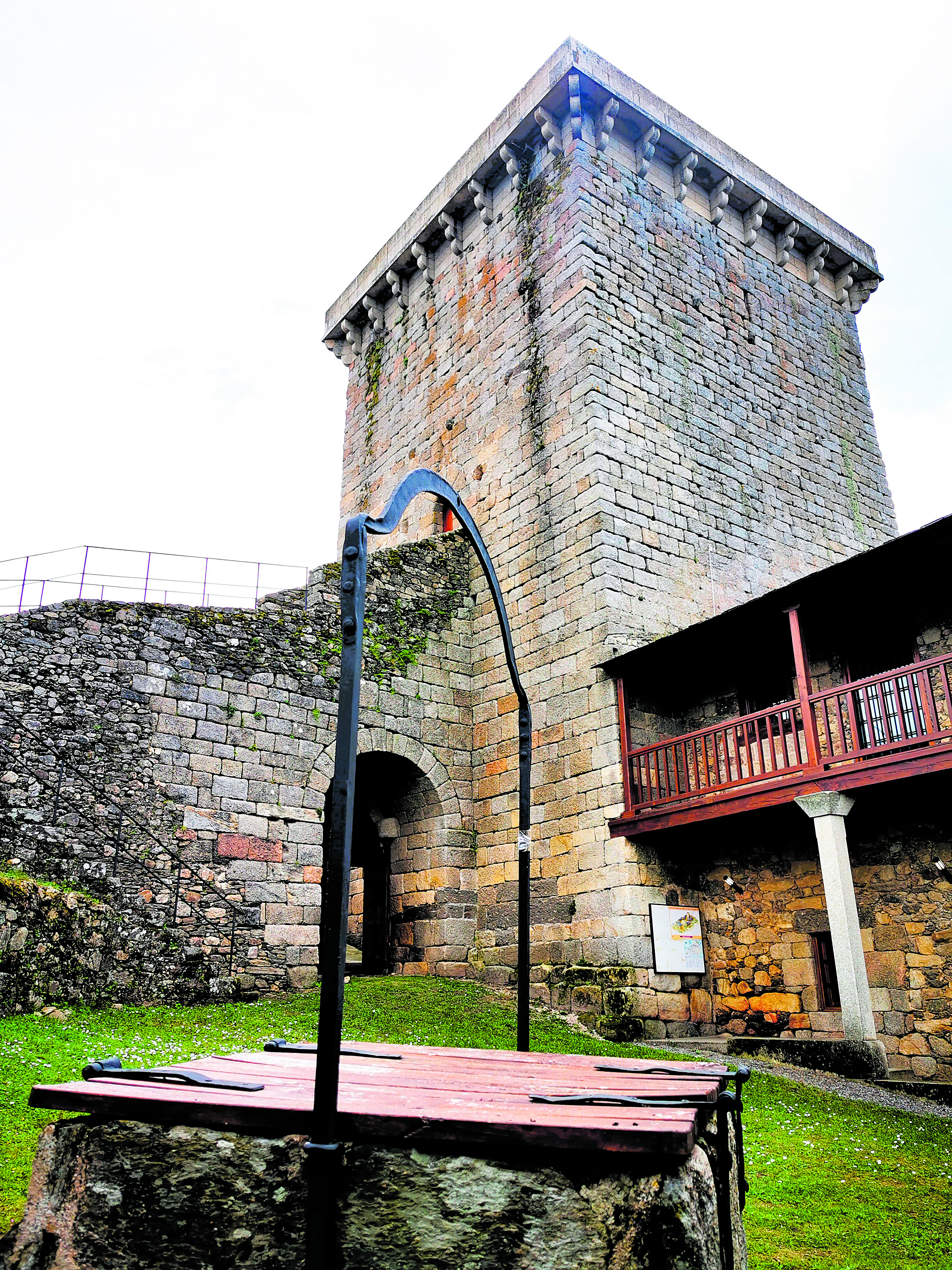 El Ayuntamiento rehabilitó el castillo, convirtiéndolo en el único visitable en la comarca de Valdeorras. | L.N.C.
