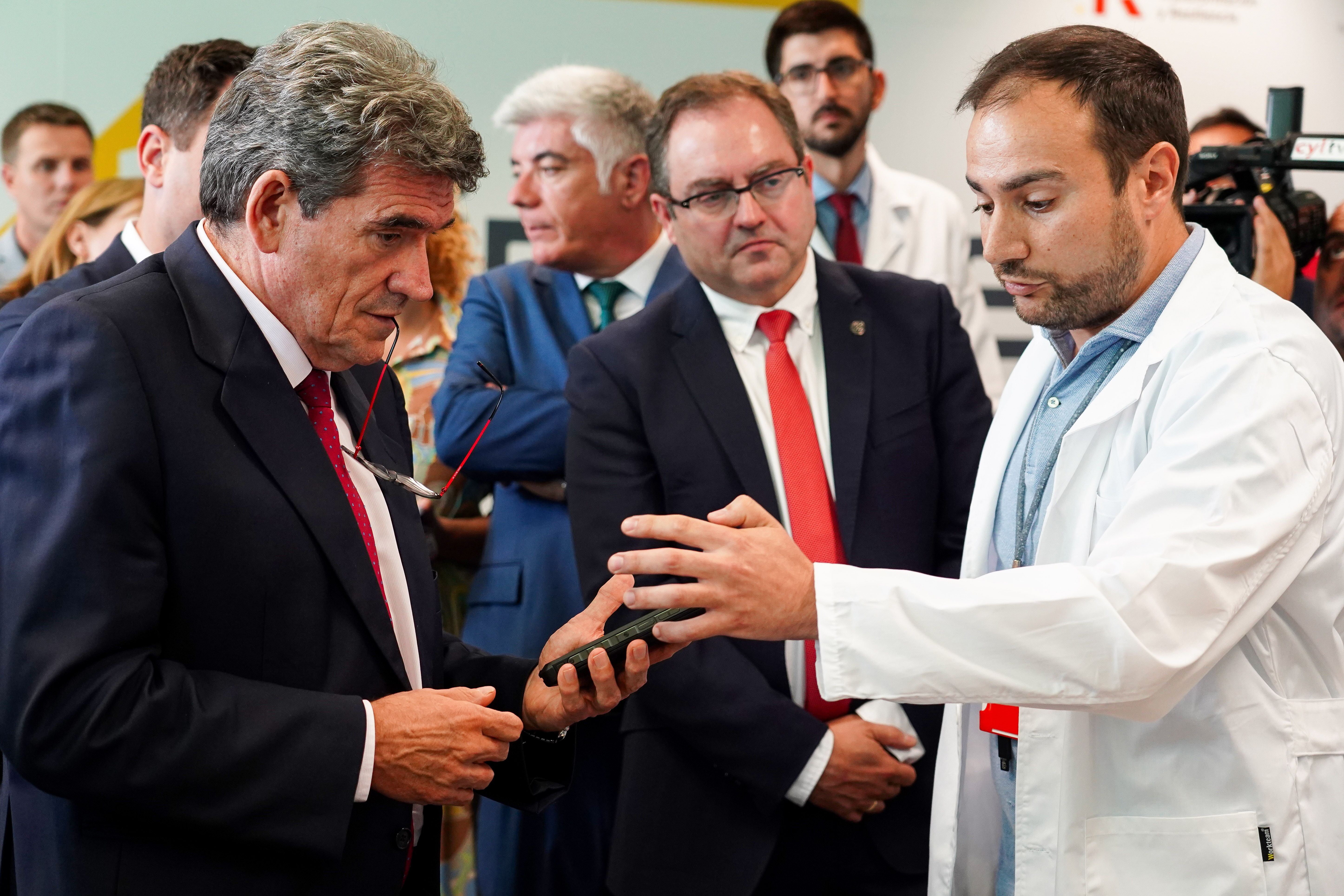 El ministro José Luis Escrivá en la inauguración del Laboratorio de Seguridad del Incibe. | CAMPILLO (Ical)