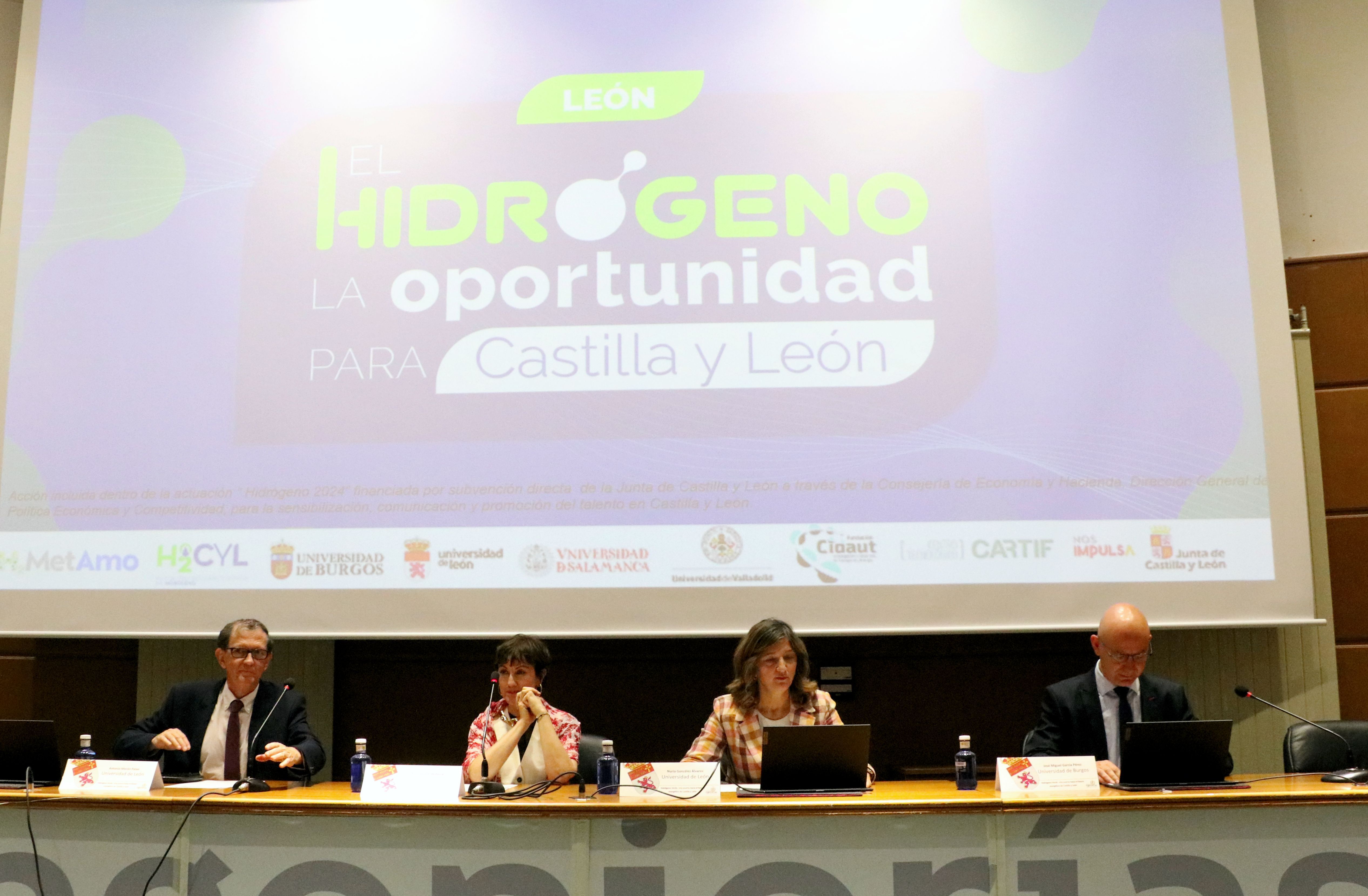 González presidió la jornada sobre el hidrógeno verde en la Universidad de León. | L.N.C.