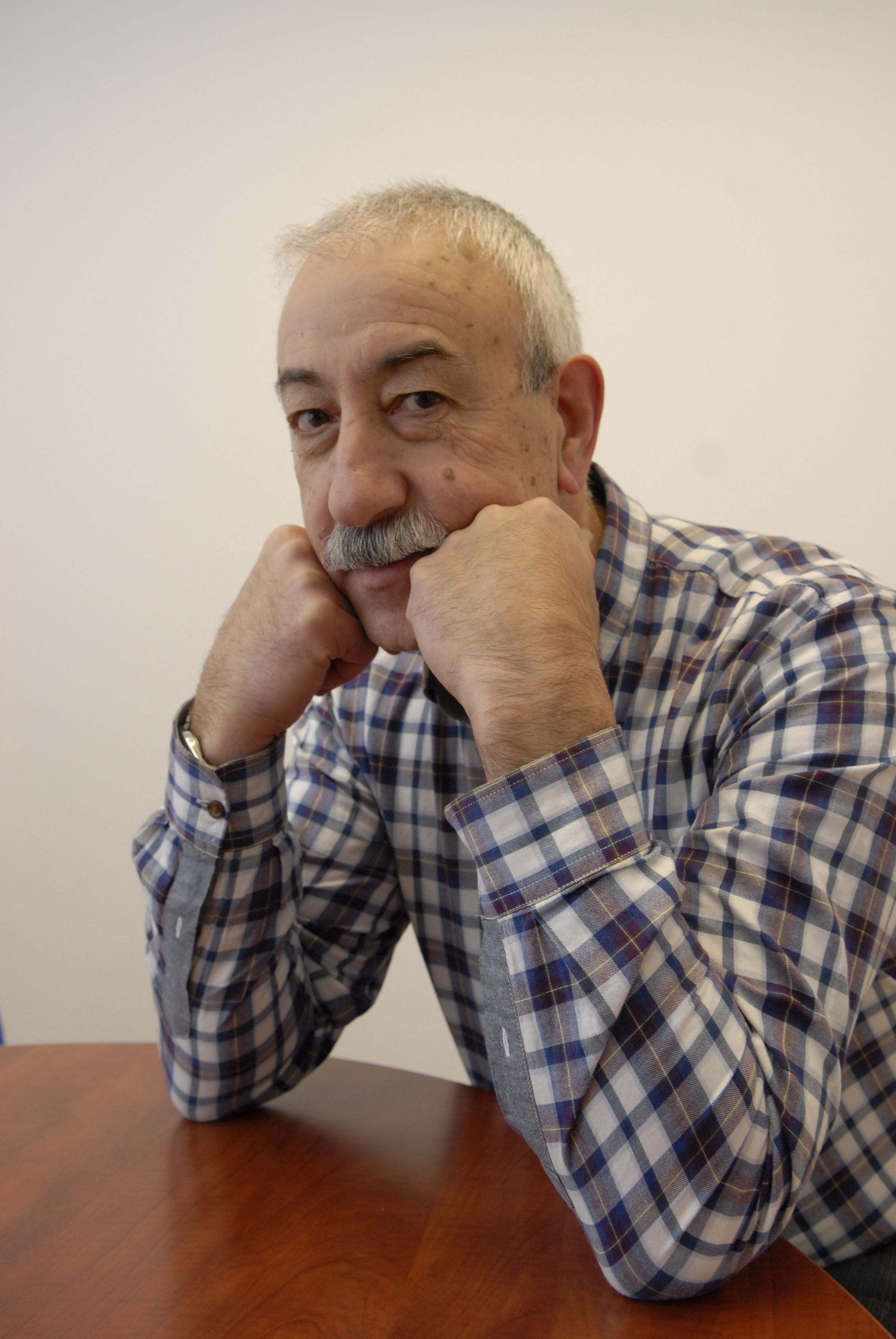 El cineasta, novelista y docente Epigmenio Rodríguez. | MAURICIO PEÑA