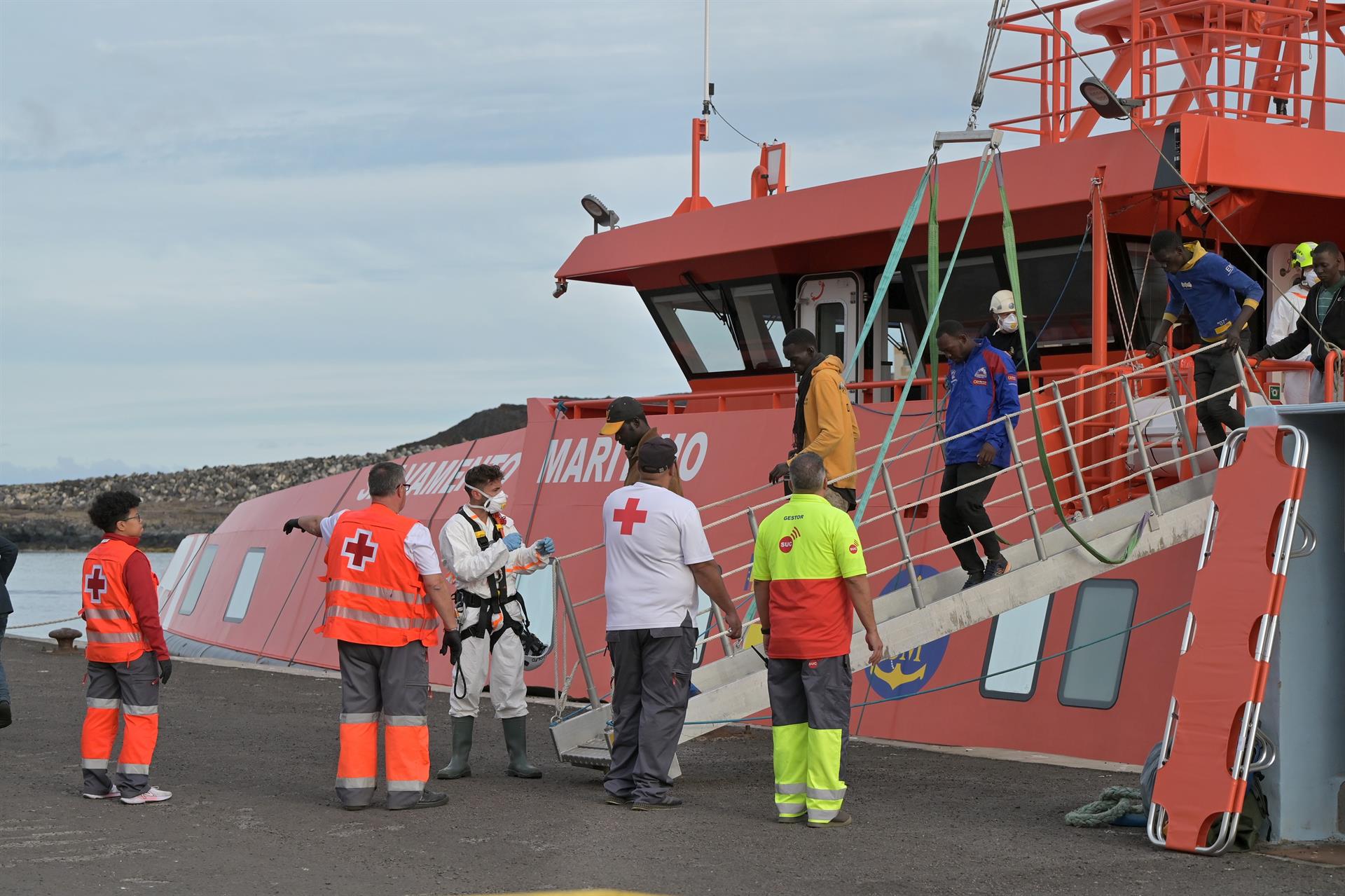 Imagen de archivo de Cruz Roja con migrantes rescatados| Europa Press