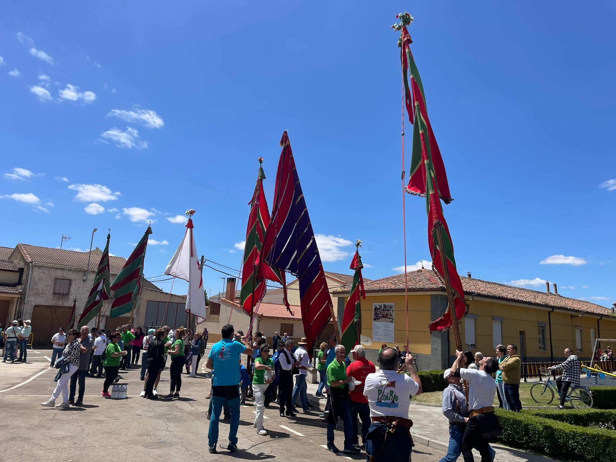 Desfile de pendones del Páramo celebrado en junio en Pobladura. | L.N.C.