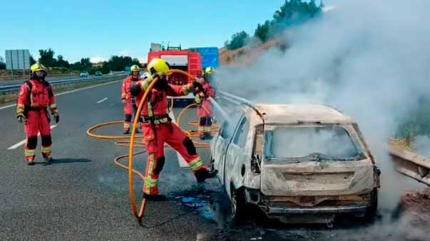 Los Bomberos de León actuaron en el incendio. | @LEONBOMBEROS