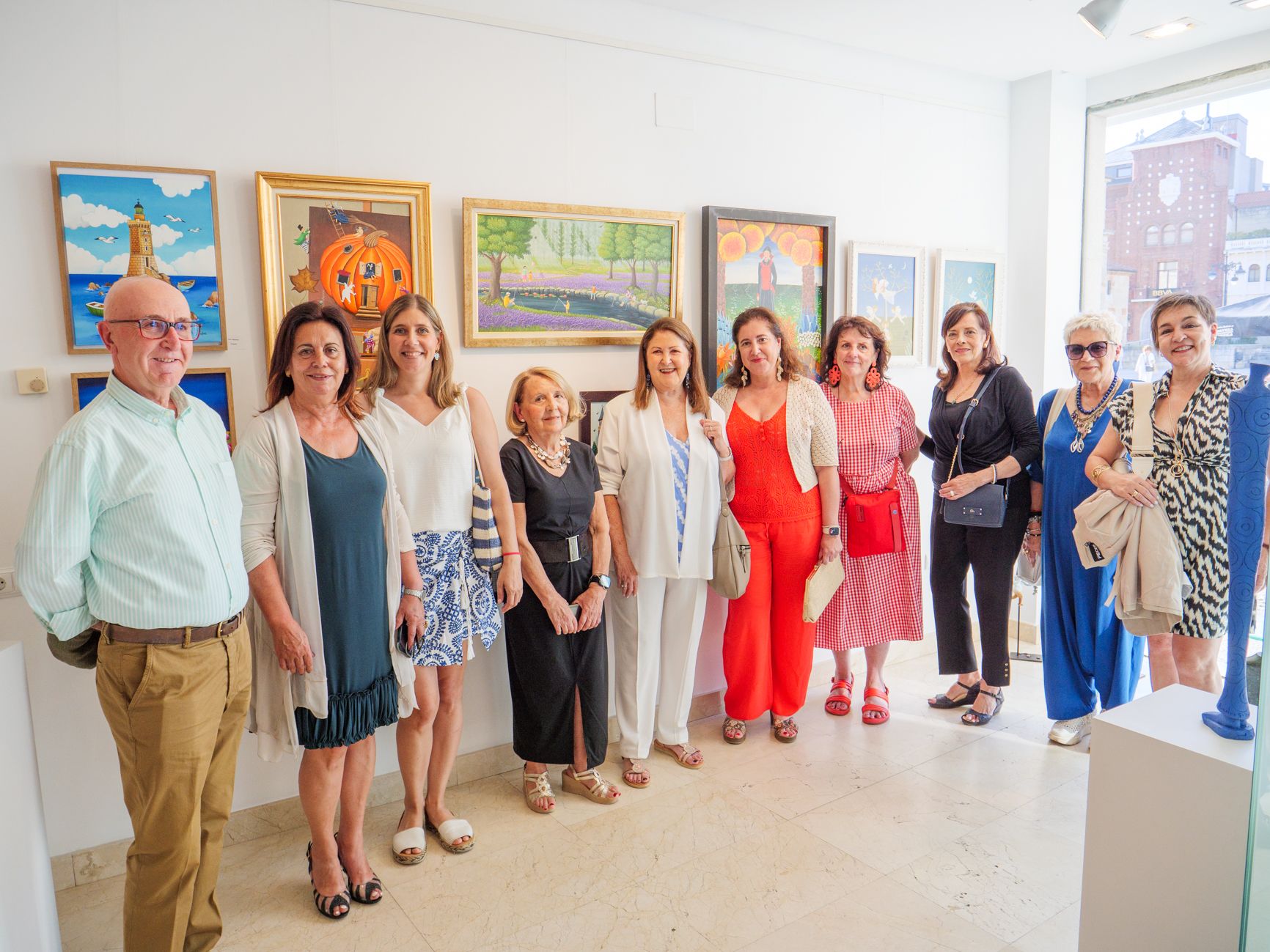 La galerista y los artistas asistentes a la inauguración de Alemi. | VICENTE GARCÍA