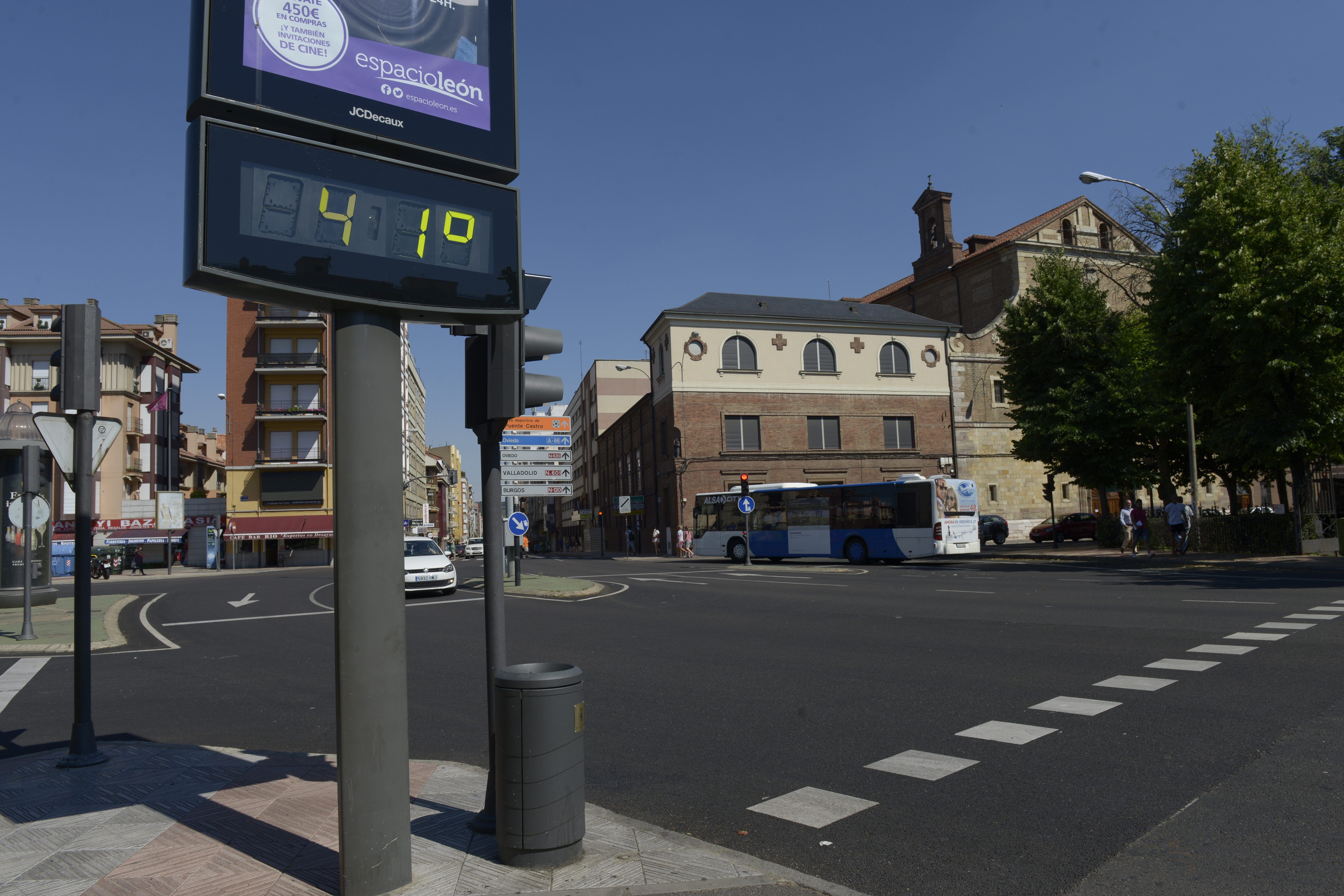 Imagen de archivo de un termómetro ubicado en León. | MAURICIO PEÑA