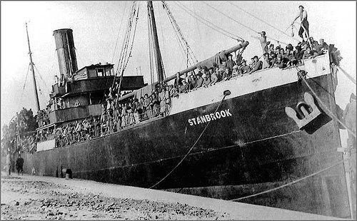 Uno de los vapores abarrotado de refugiados españoles, algunos leoneses; en este caso el Stanbrook, atracado en Orán. | L.N.C.