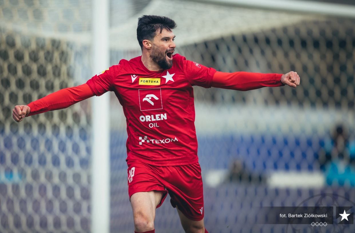 Eneko celebra un gol durante un partido con el Wisla. | BARTEK ZIOTKOWSKI