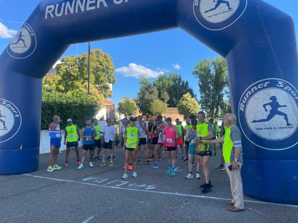 Carrera solidaria en Laguna de Negrillos. | L.N.C.