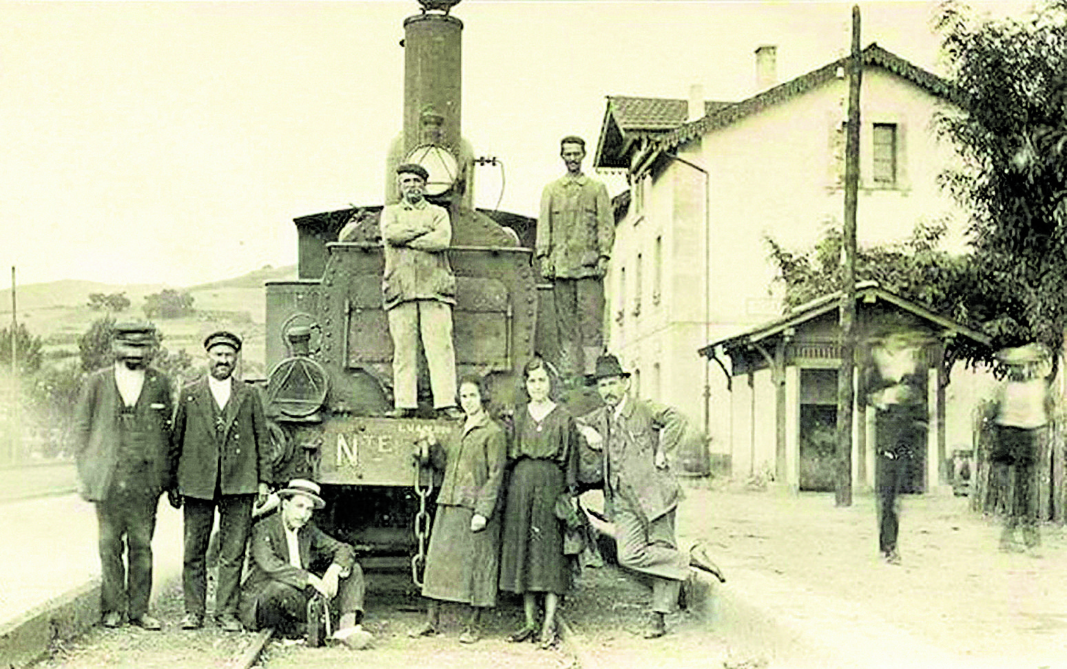 La estación de ferrocarril de Toral de los Vados (en 1926) en cuya plaza tuvieron lugar algunos de los incidentes que se relatan. | ARCHIVO DE JOSÉ CABAÑAS