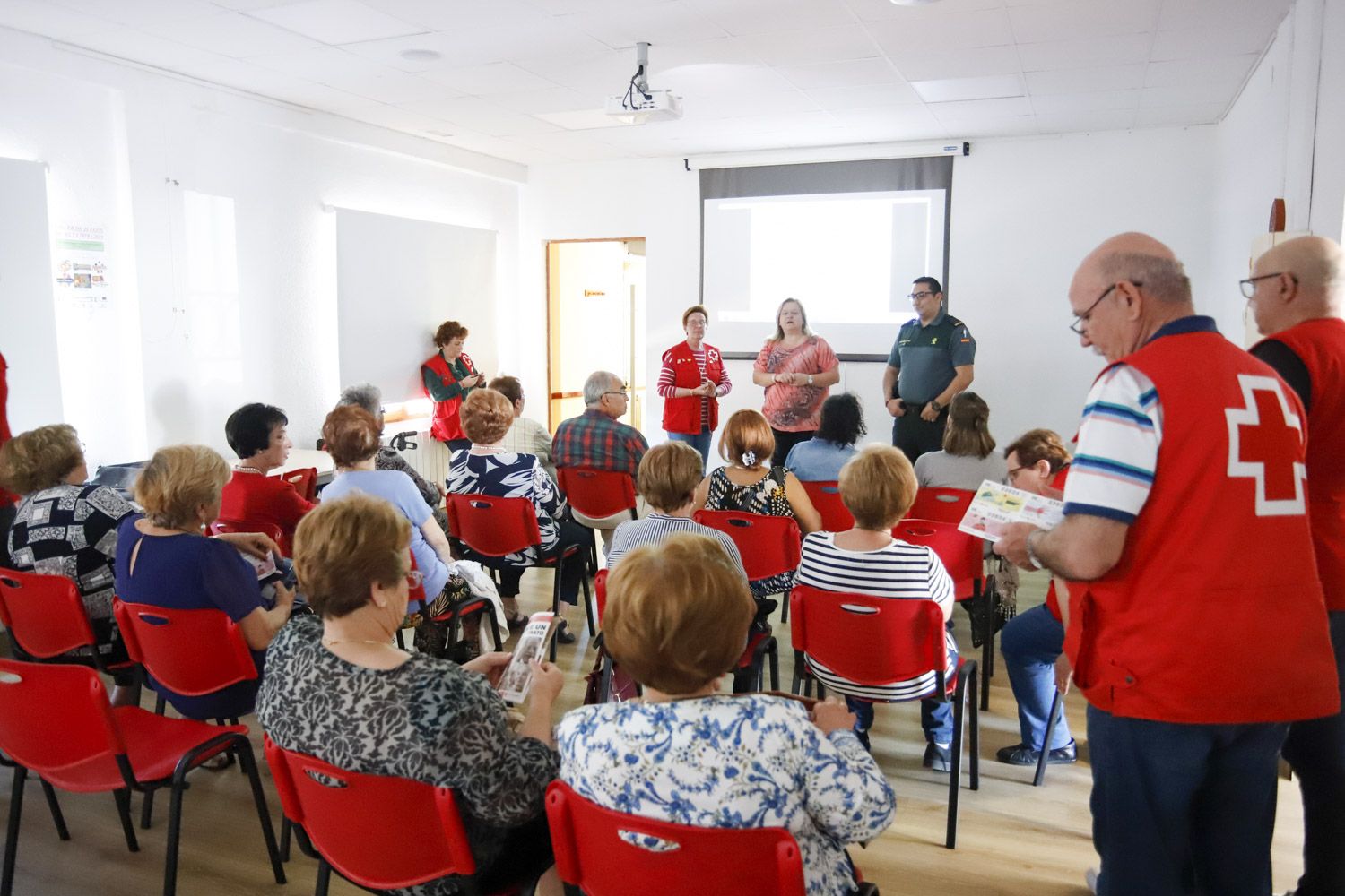 Las charlas comienzan este jueves en Villaverde de la Abadía. | L.N.C.