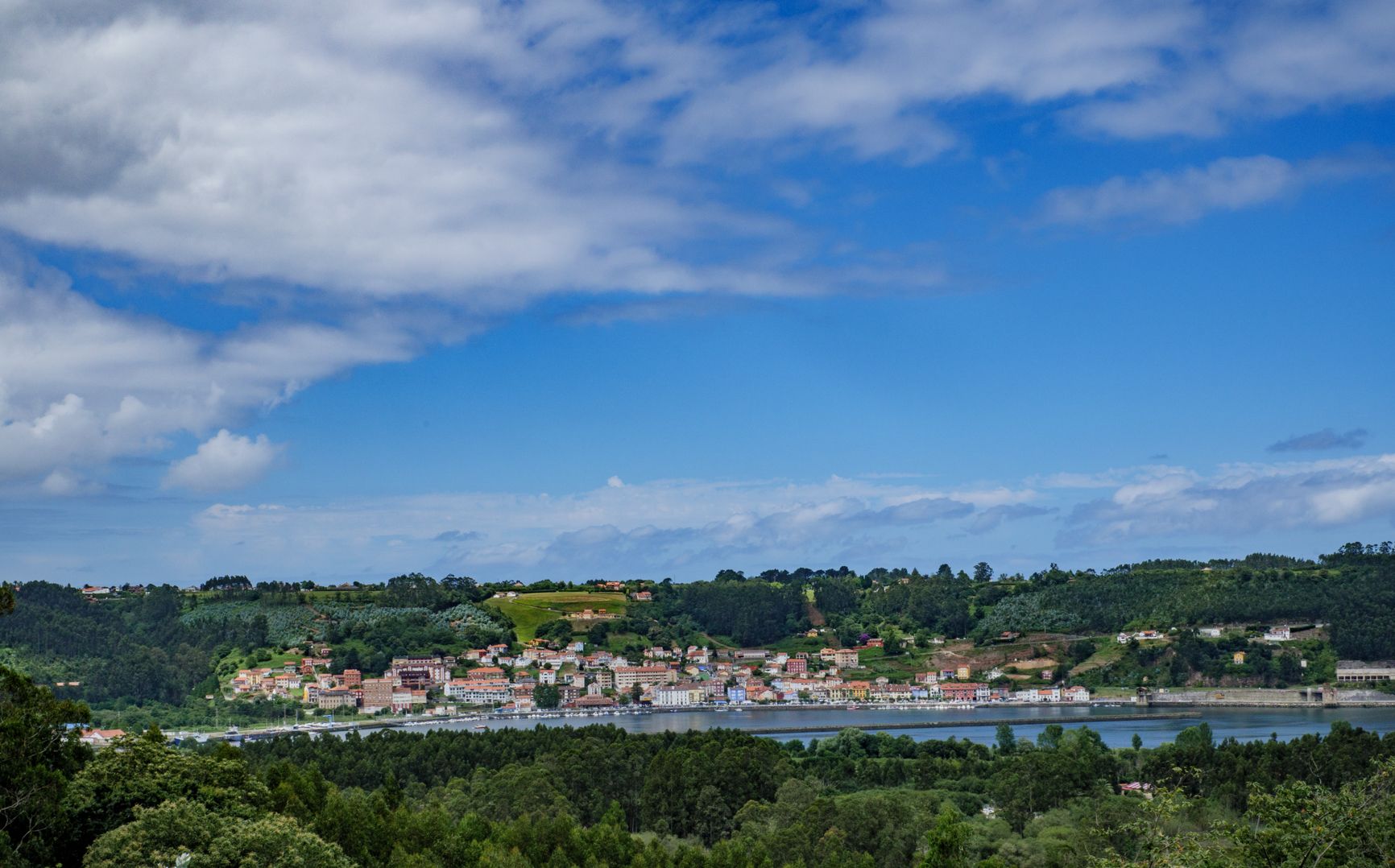 Vista de San Esteban e Pravia desde el alto. | VICENTE GARCÍA