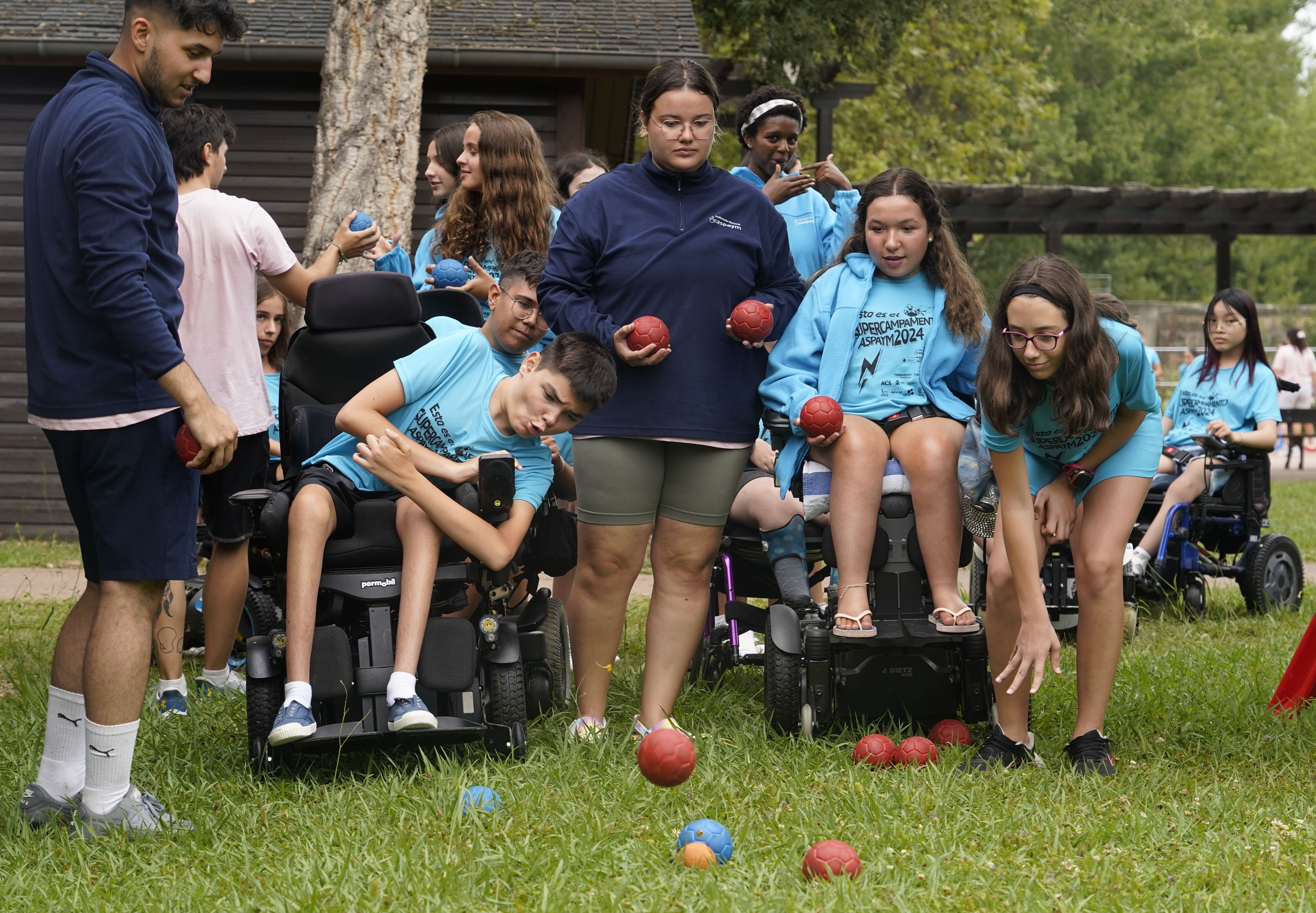 Algunos de los chicos que han iniciado el campamento en Cubillos. | ICAL