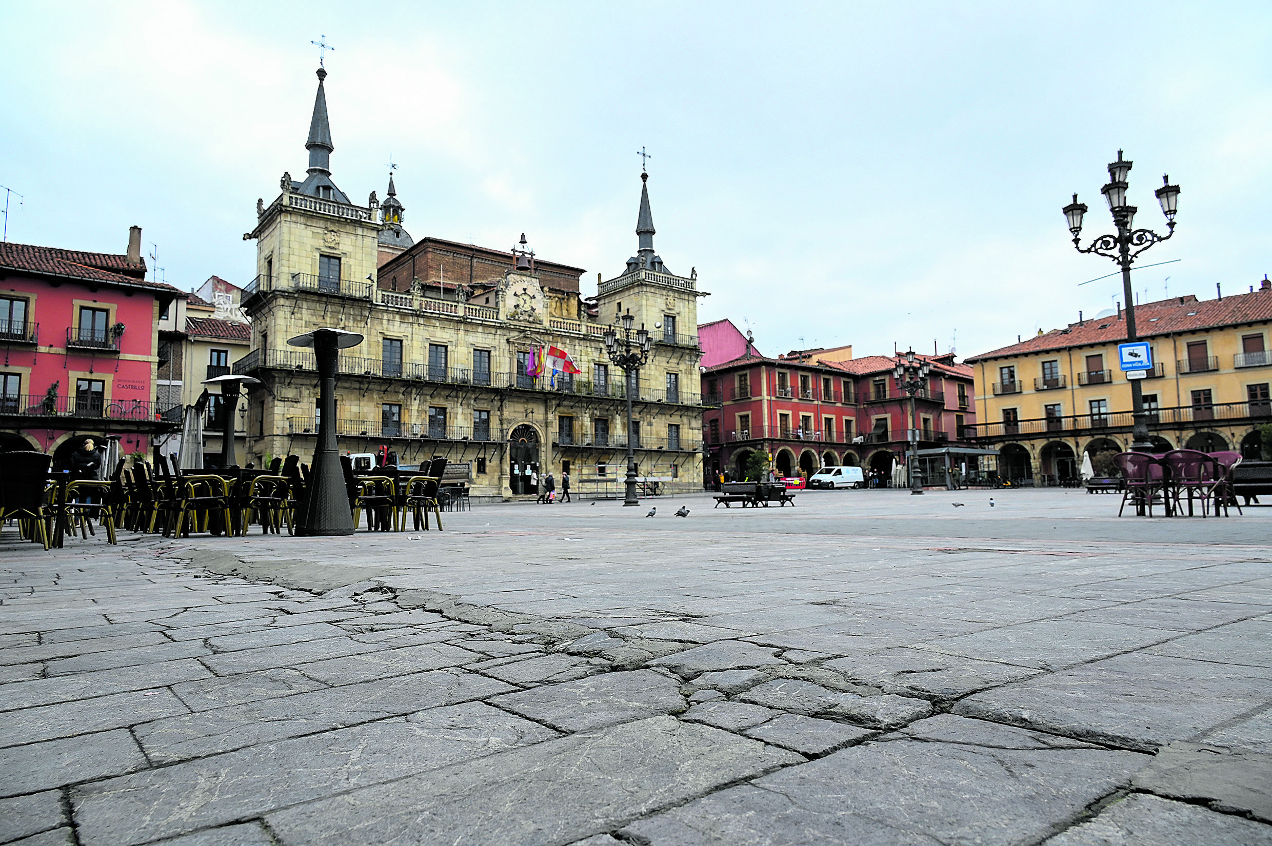 La plaza Mayor de León en una imagen de archivo. | SAÚL ARÉN