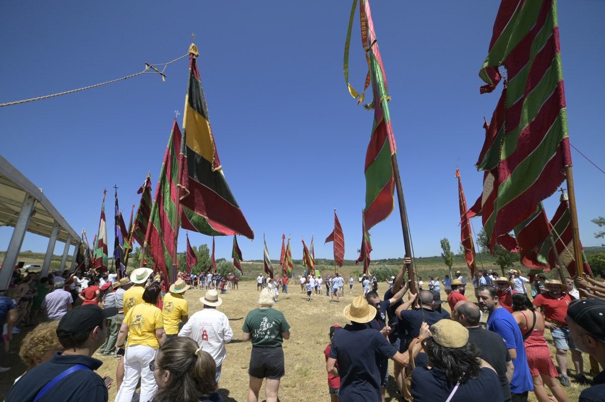 Rueda del Almirante reunio los pendones de la comarca 07