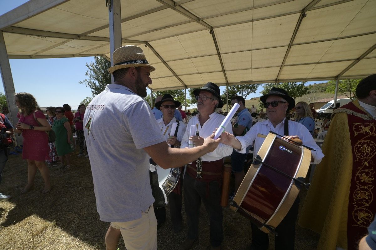 Rueda del Almirante reunio los pendones de la comarca 09