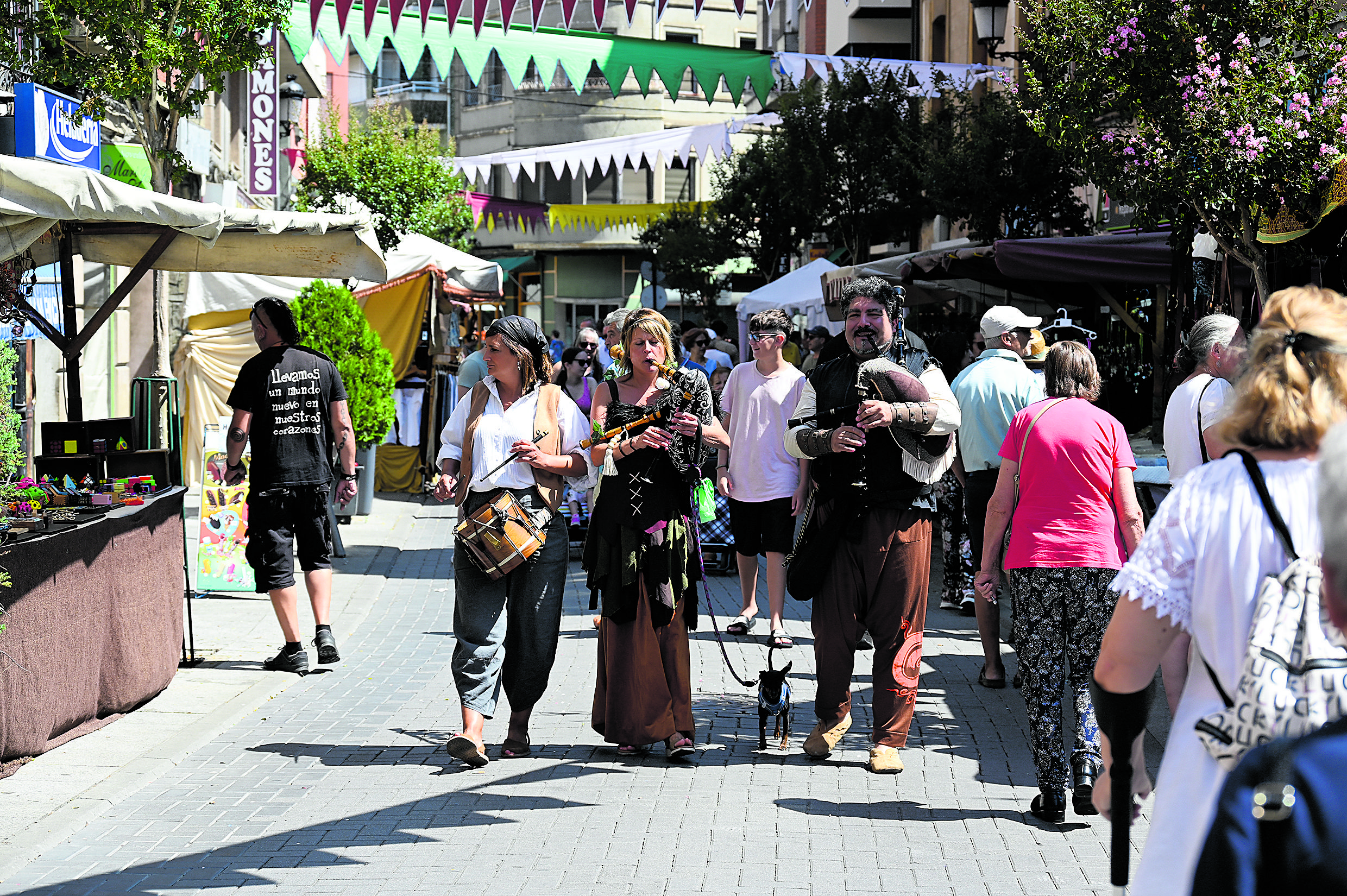 La música no faltó en la apertura de las fiestas de La Bañeza | SAÚL ARÉN