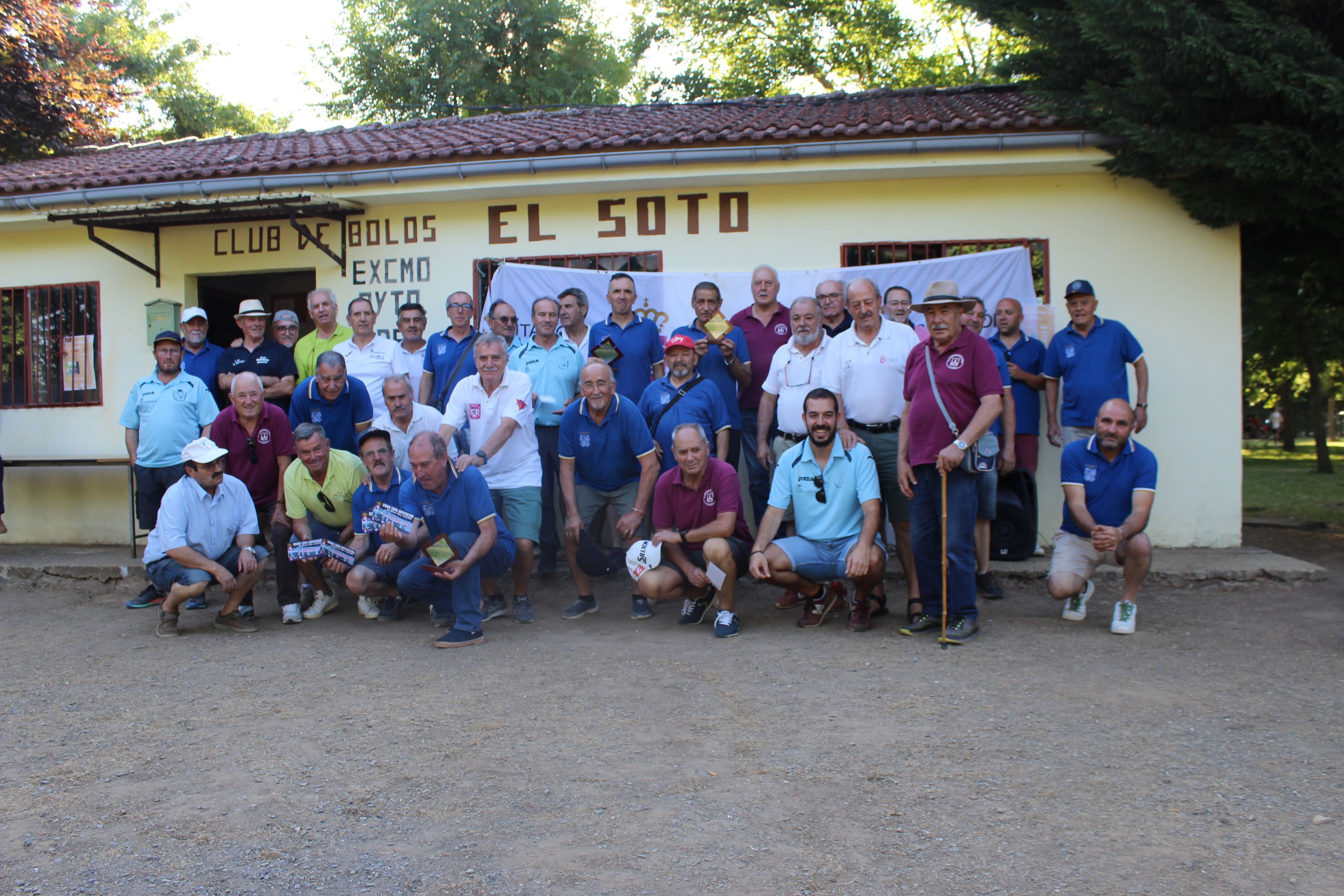 Imagen de todos los participantes del III Circuito de la Copa Diputación celebrado en el Soto de Boñar . |AH