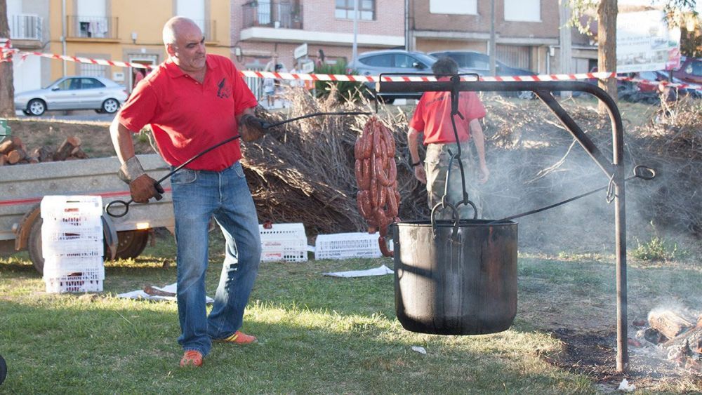 La Fiesta del Vino, siempre acompañada por los bocadillos de chorizo. | L.N.C.