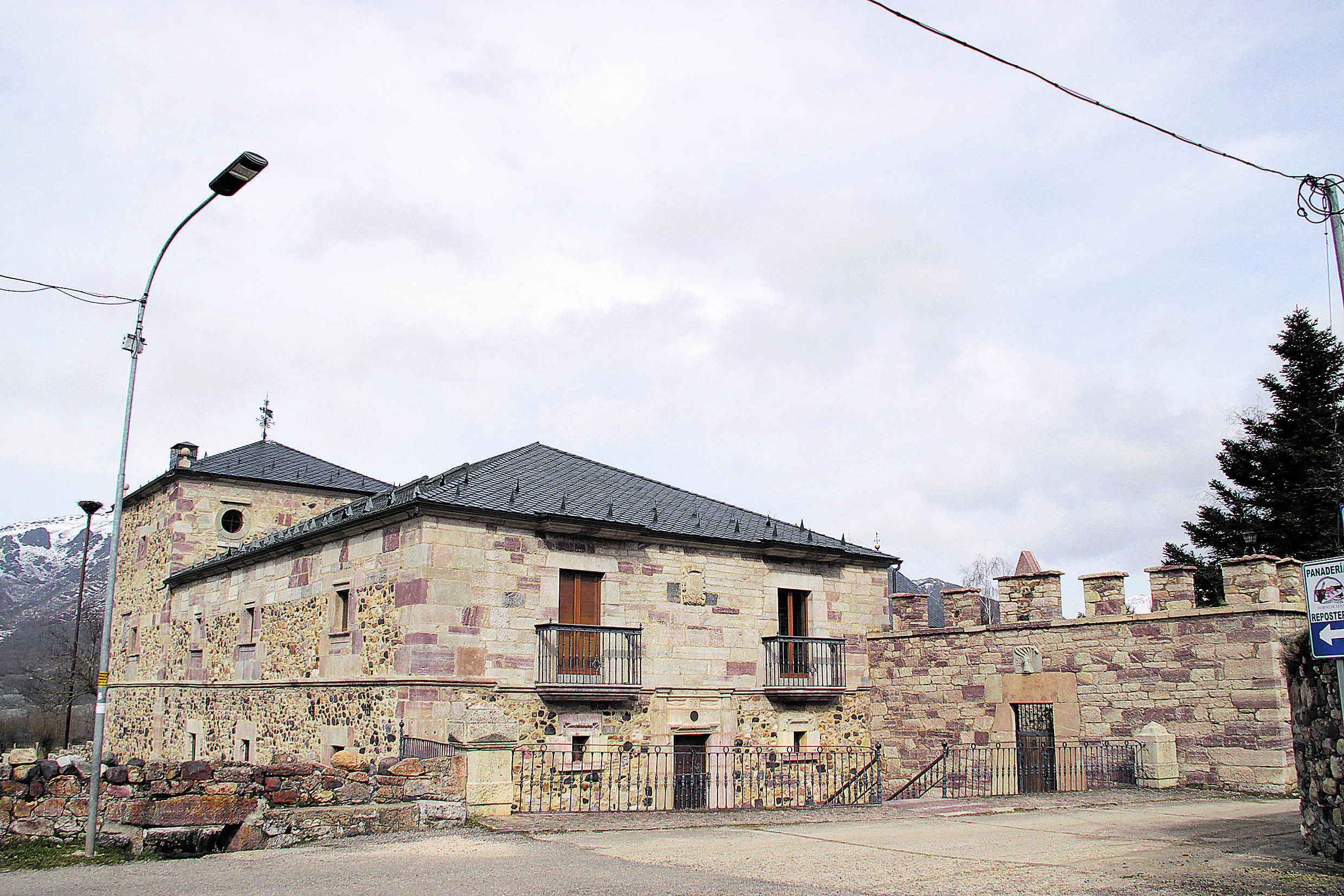 La Casa del Parque de Babia y Luna, localizado en Riolago, será el escenario para la presentación del proyecto literario impulsado por Club Xeitu. | PEIO GARCÍA (ICAL)