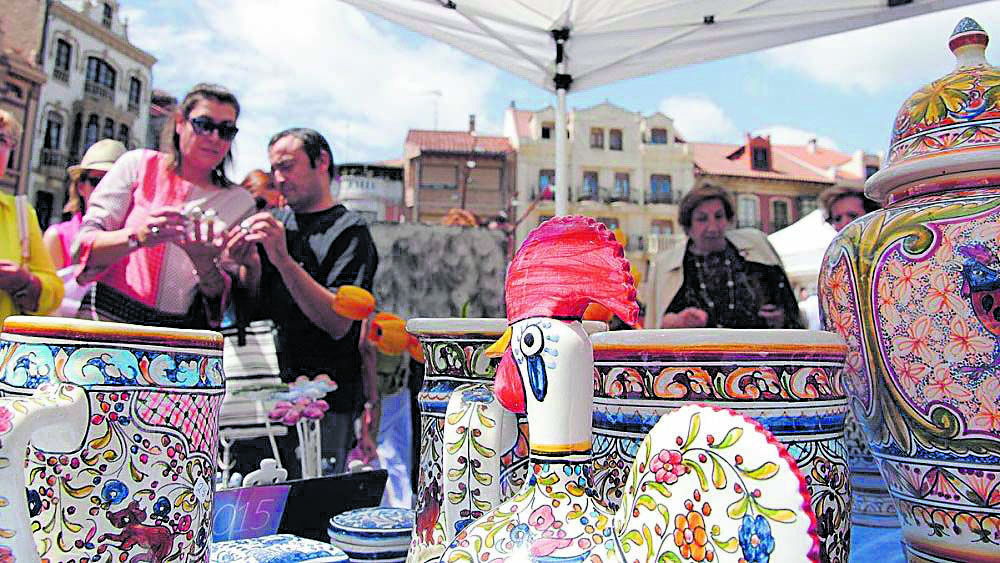 La Bañeza se convierte un año más en la capital de la alfarería y la cerámica. | ABAJO