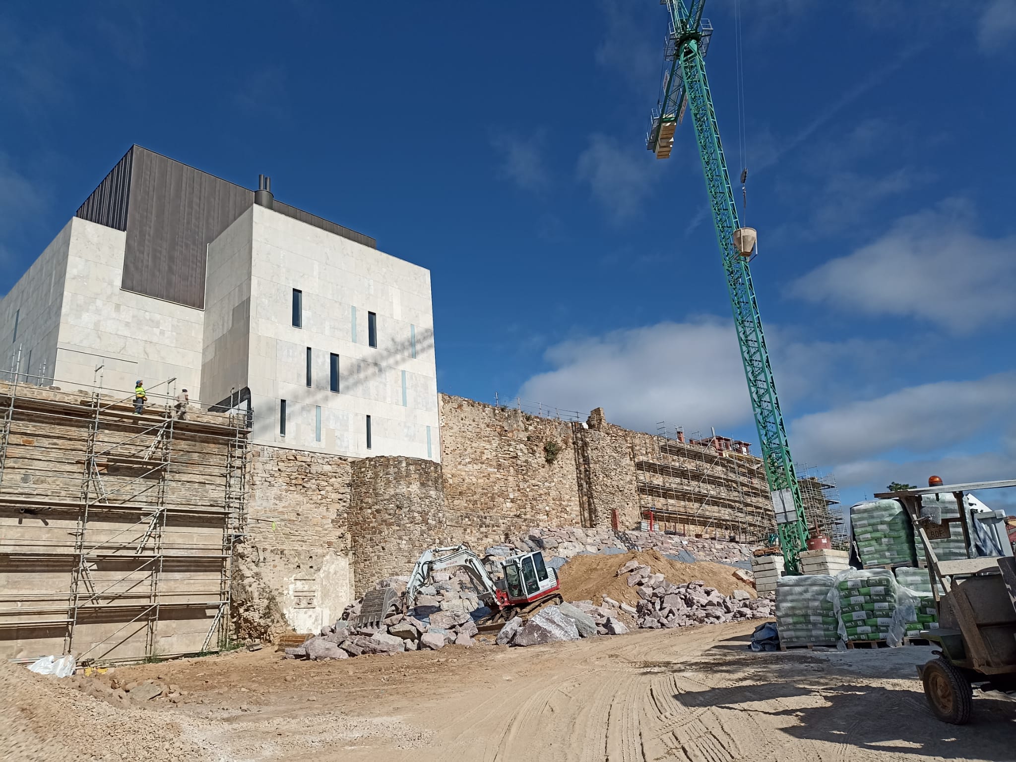 Trabajos de restauración en la muralla de Astorga. | L.N.C.