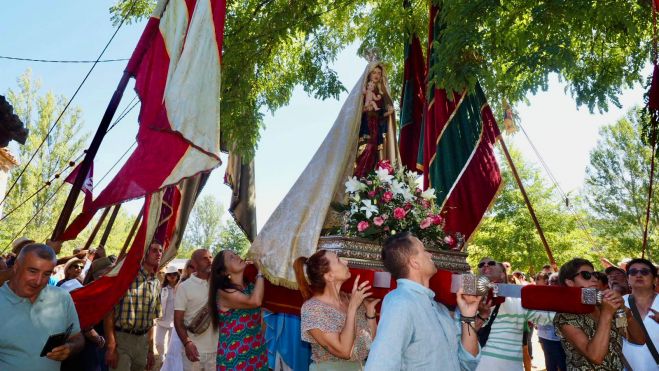 La romería de Santa María de Boínas reunió a centenares de fieles. | MAR CALZADO