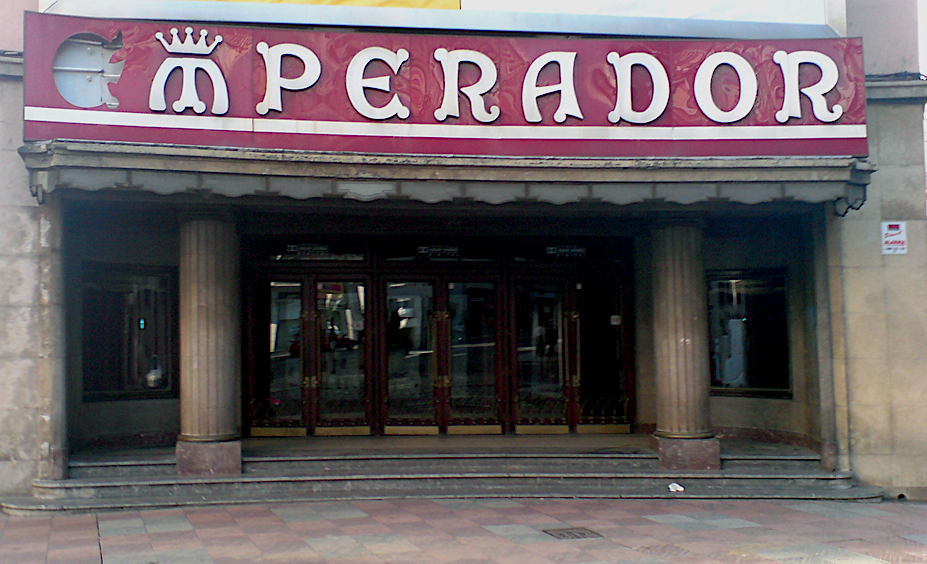 El Teatro Emperador cerró hace dieciocho años con la proyección de ‘Cinema Paradiso’.