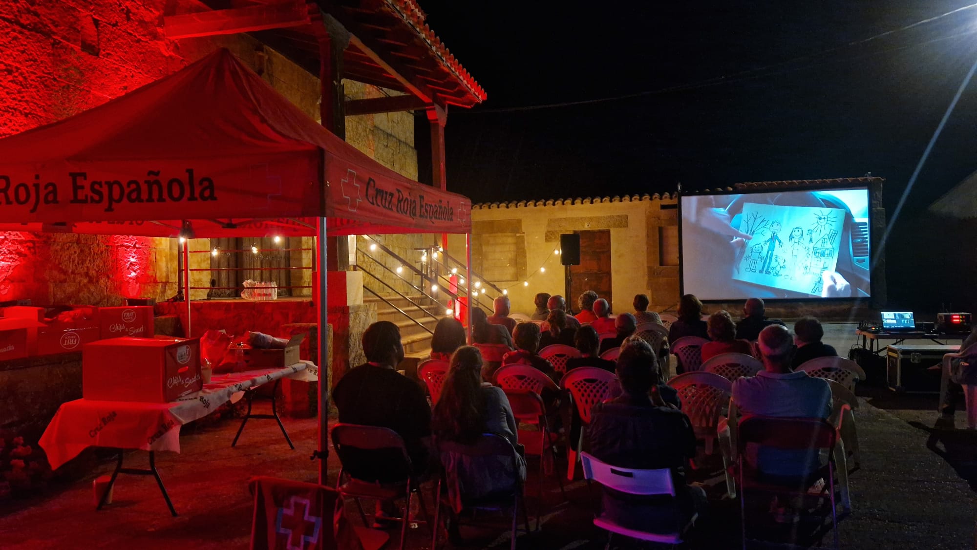 Imagen de archivo de la proyección del cine de verano de la Cruz Roja. | L.N.C.