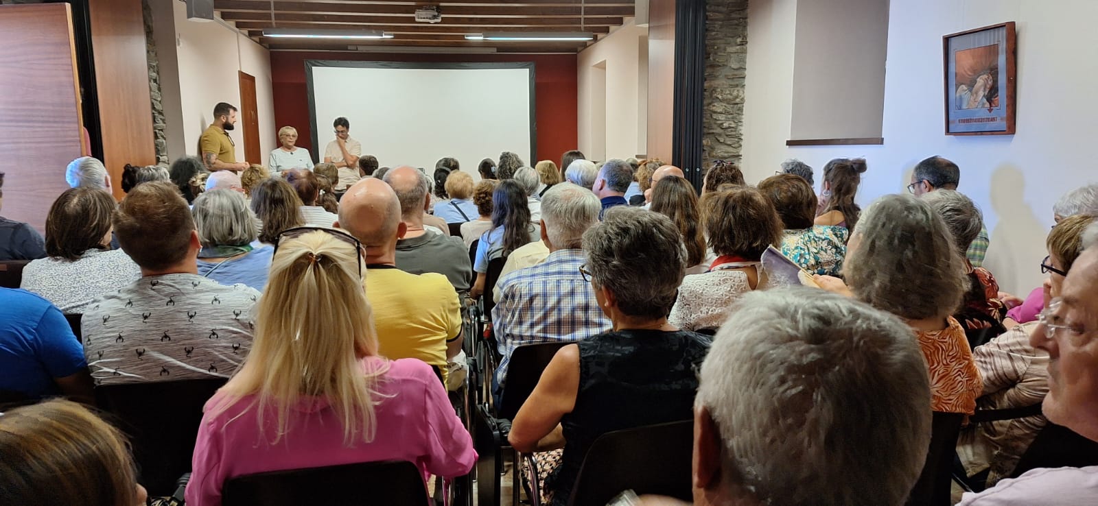 La Casona de Murias de Paredes acogió la proyección del documental. | L.N.C.