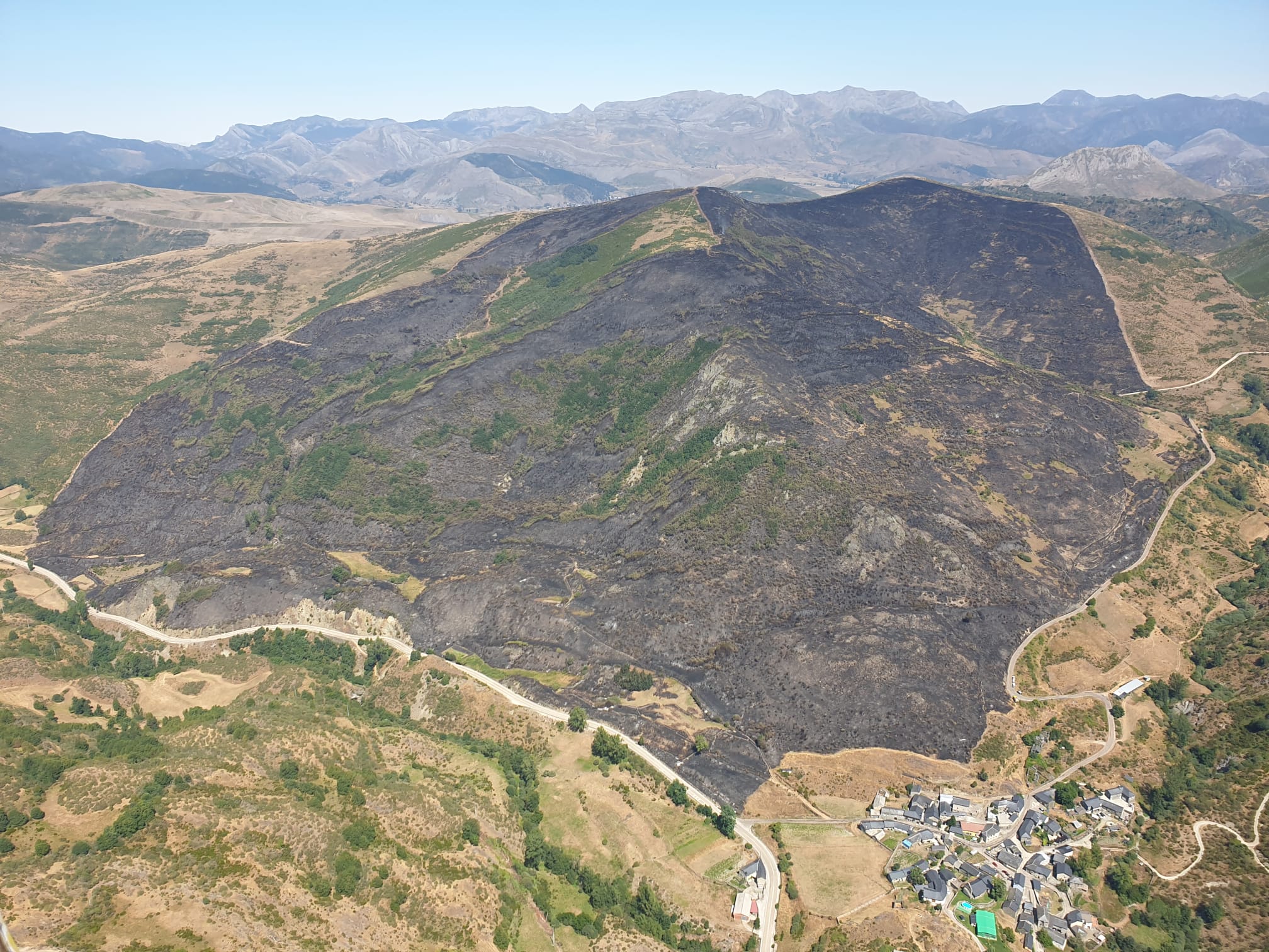 Perímetro del incendio de Villablino en una imagen aérea de este miércoles. | JCYL