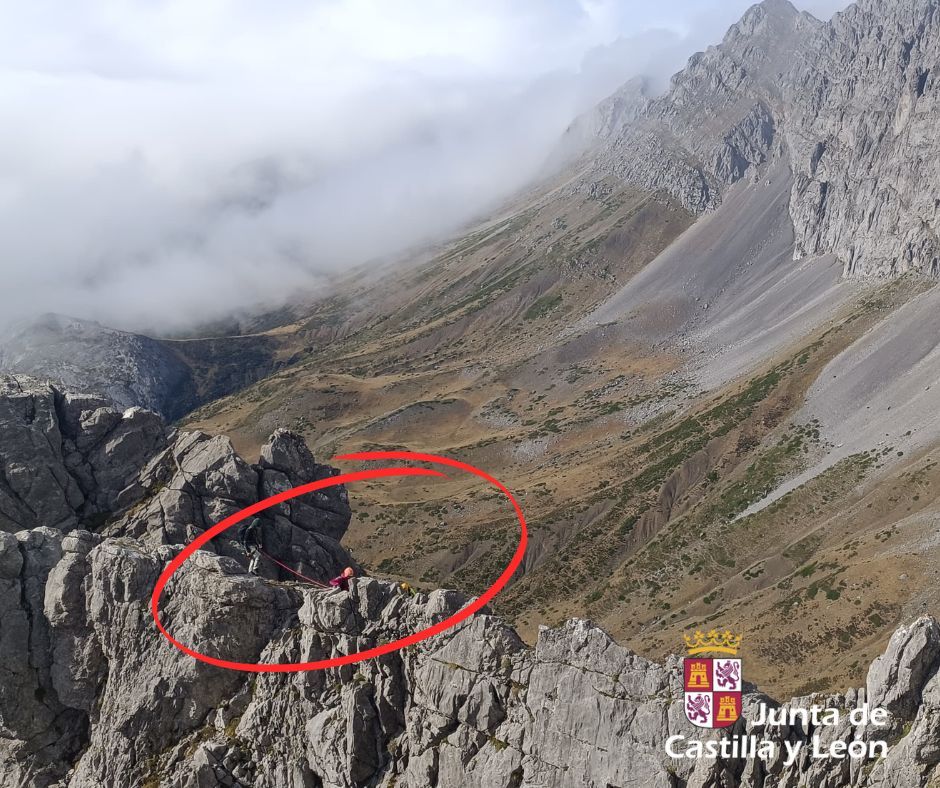 Los montañeros no podían descender porque la meteorología era adversa. | JCYL