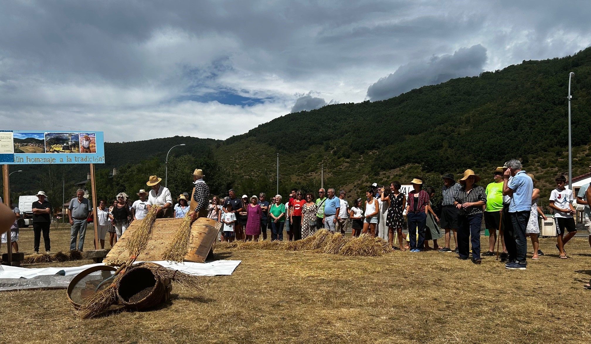 Un momento de la recreación de la jornada de la maja del centeno, por tercer año en "La Villa". | M.A. DÍEZ