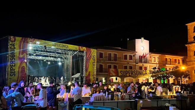 El escenario principal se colocó en la plaza Mayor de Valencia de Don Juan. | M.H.