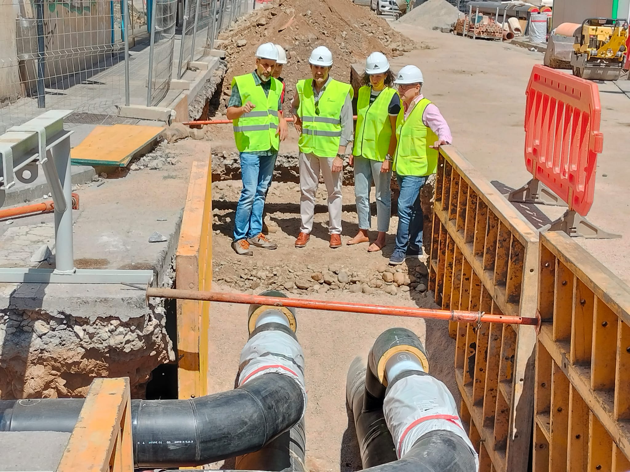 El consejero de Medio Ambiente, Vivienda y Ordenación del Territorio, Juan Carlos Suárez-Quiñones, visita la red de calor de Ponferrada. | JCYL