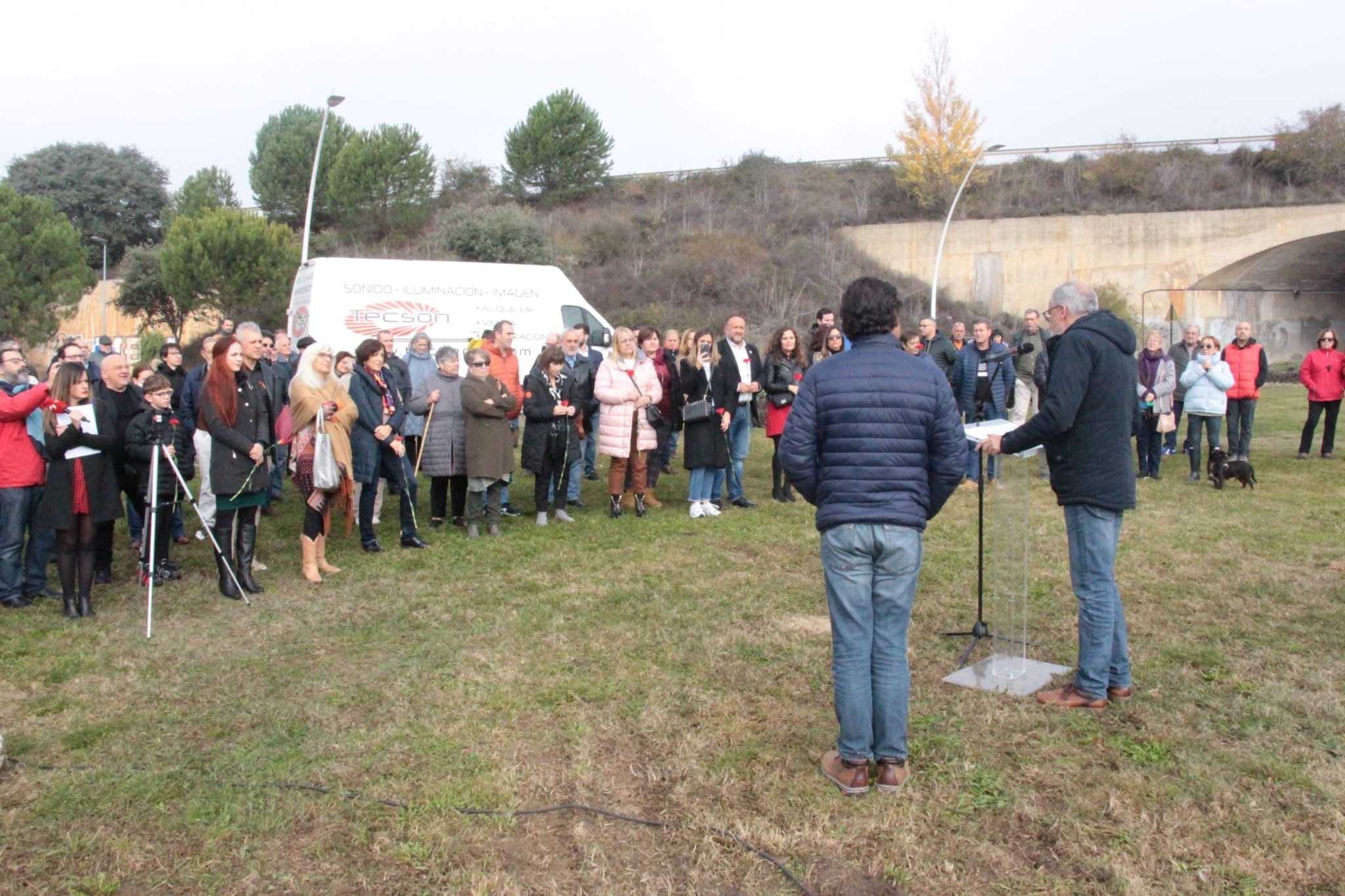 Uno de los homenajes a los desaparecidos que se hizo durante el gobierno de Olegario Ramón en el Montearenas.