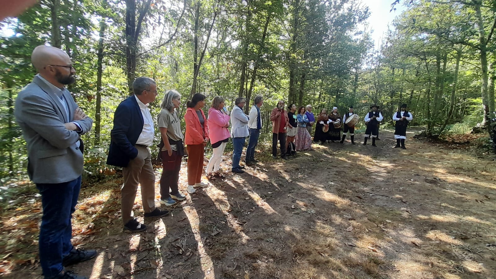 Acto de apadrinamiento del soto por el Lobo Marley. |MAR IGLESIAS