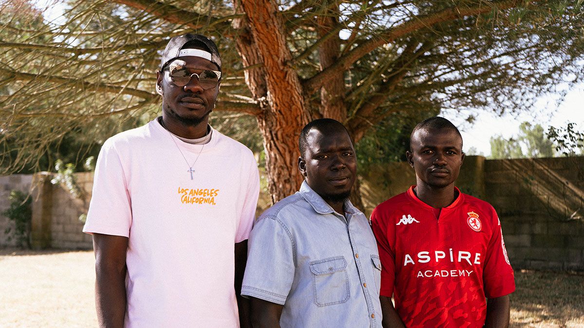 Salim, Emile y Aboubakar son tres de los inmigrantes que acoge el Chalé del Pozo. | SAN JUAN DE DIOS