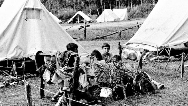 Todo preparado en La Vecilla para uno de los famosos "fuegos de campamento". | FERNANDO RUBIO