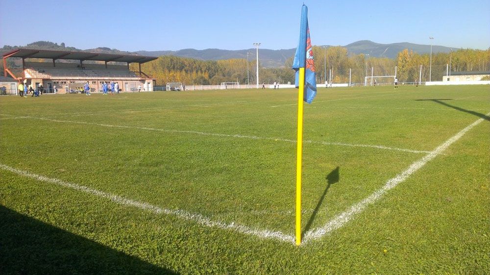 Campo de fútbol La Edrada de Cacabelos. | futbol-regional.es