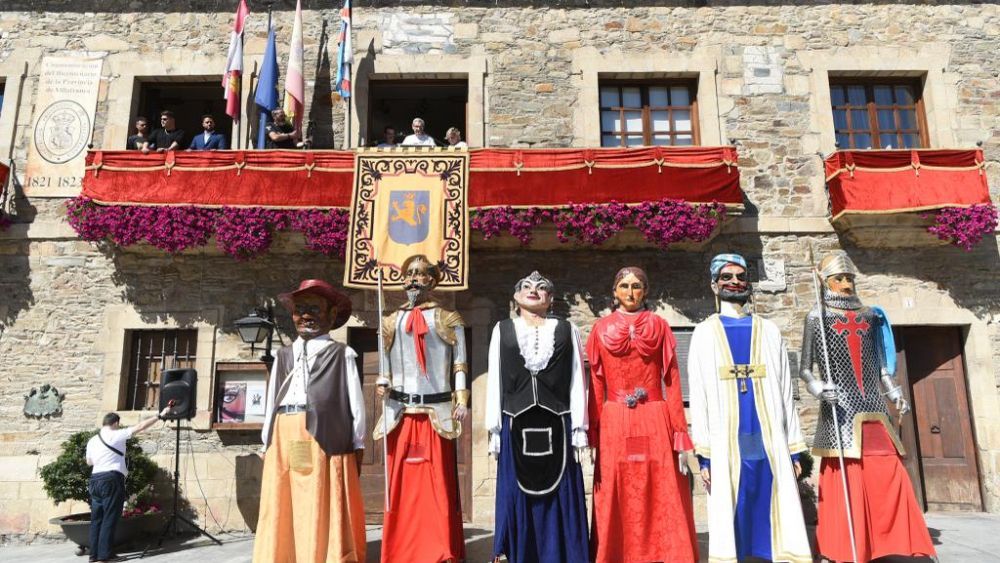 Inicio del Cristo en Villafranca con el pregón de BurVal en la edición del año pasado.