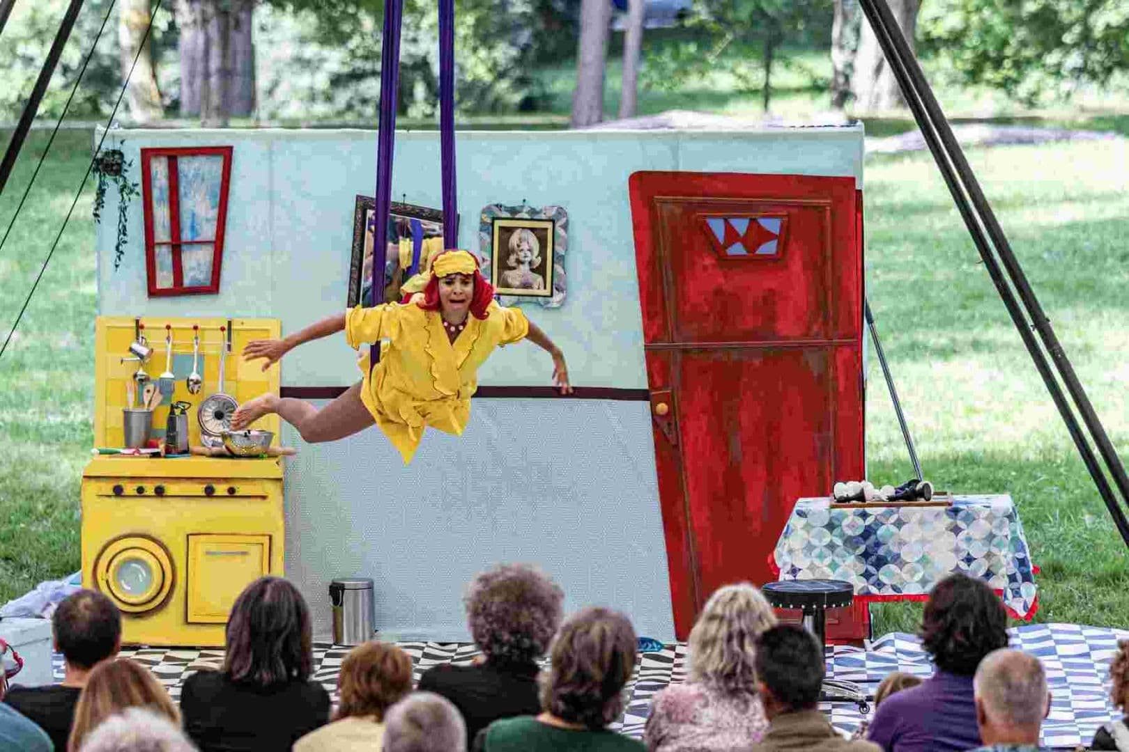 Mai Clown acude este sábado a la plaza de Santo Martino con ‘Alone’. | L.N.C.