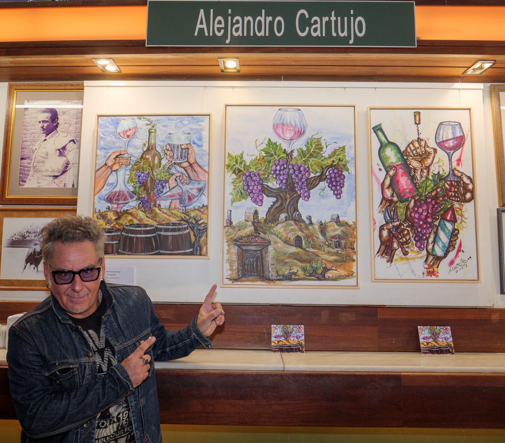 El pintor y músico Alejandro Cartujo expone en el Camarote Madrid. | VICENTE GARCÍA