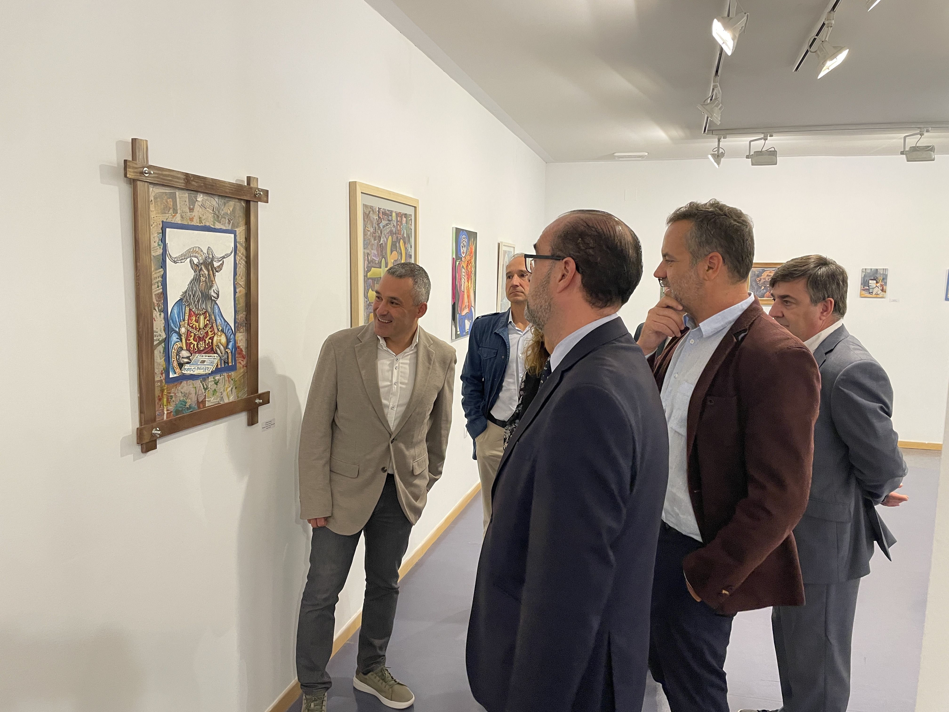 Inauguración de 'Arte crónico' en el Campus de Ponferrada. | JAVIER FERNÁNDEZ