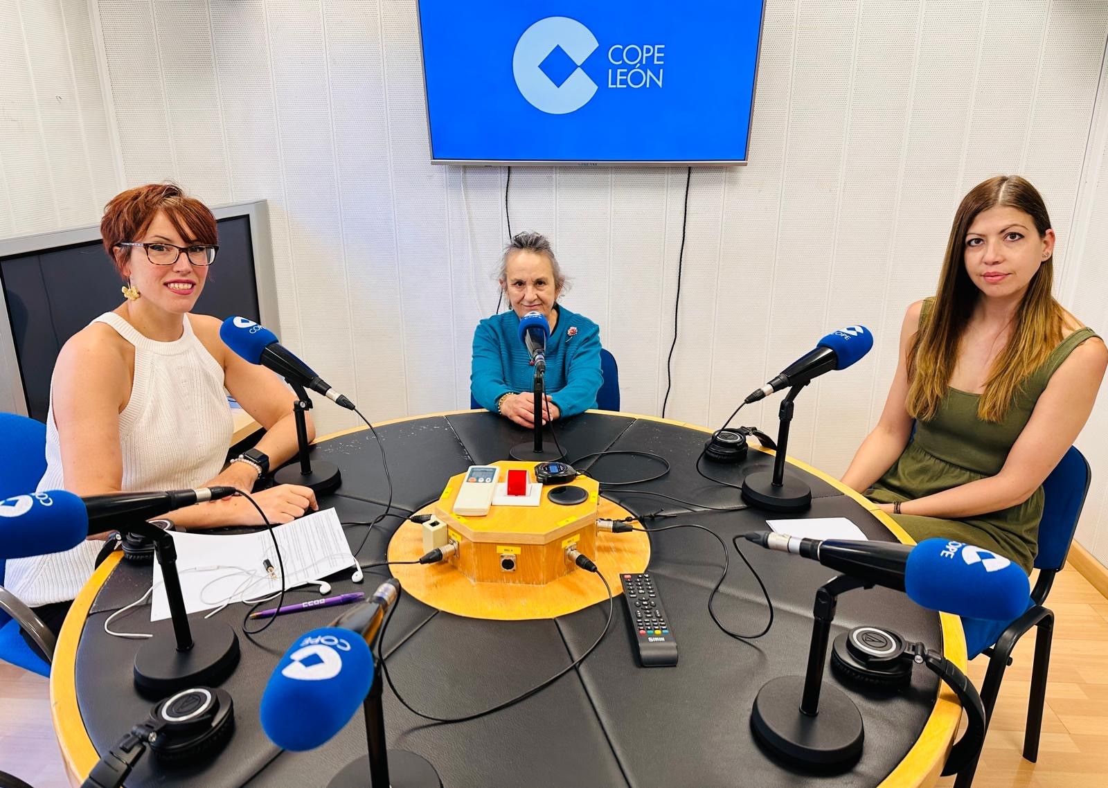 María García, la presidenta de la Fundación Isadora Duncan, en el programa Entre Nosotras de Cope León. L.N.C.