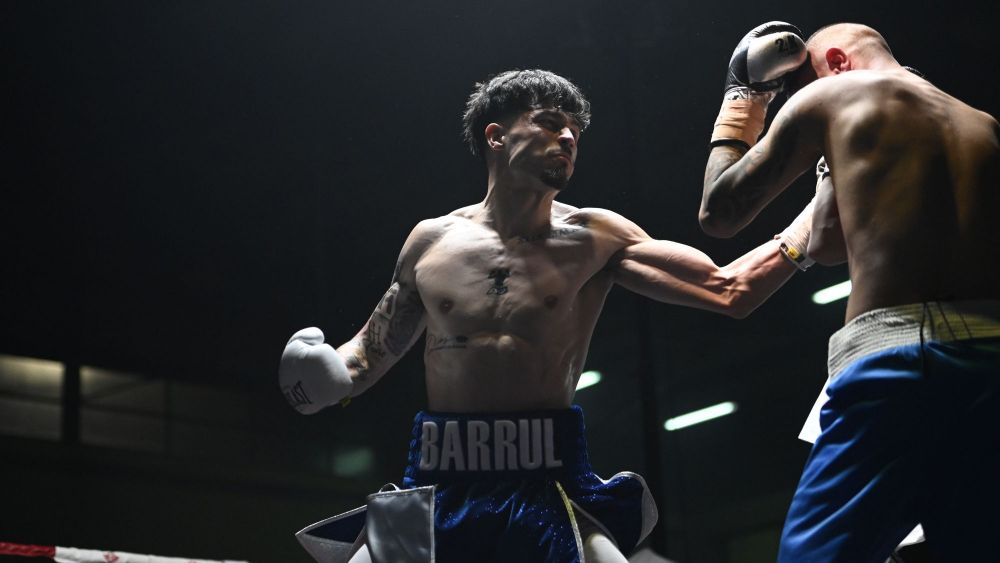 El boxeador Antonio Barrul en un combate en León. | SAÚL ARÉN