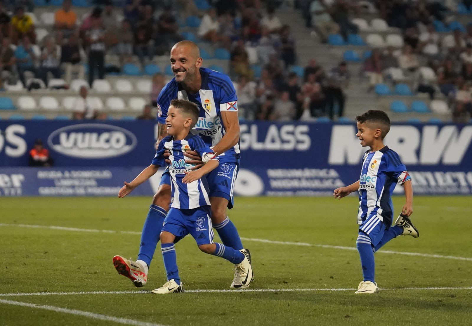 Momento de los goles de sus pequeños