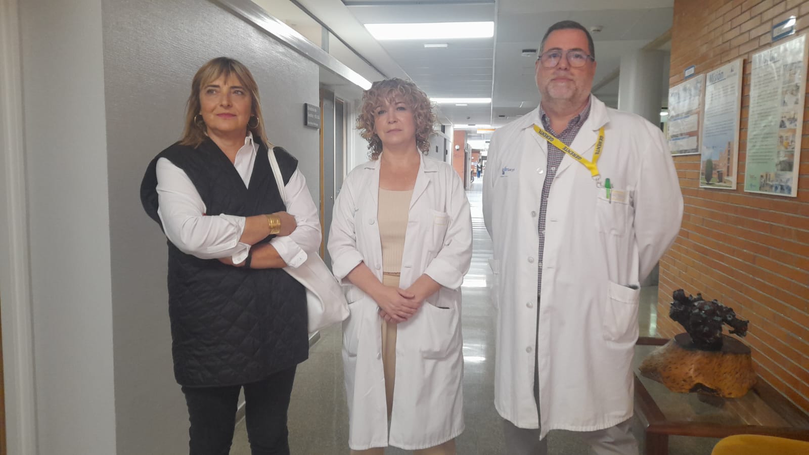 El nuevo gerente dando a conocer las medidas a adoptar en Oncología. | MAR IGLESIAS