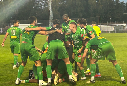 Imagen de uno de los goles de la remontada del Astorga en Bembibre .  ASTORGA