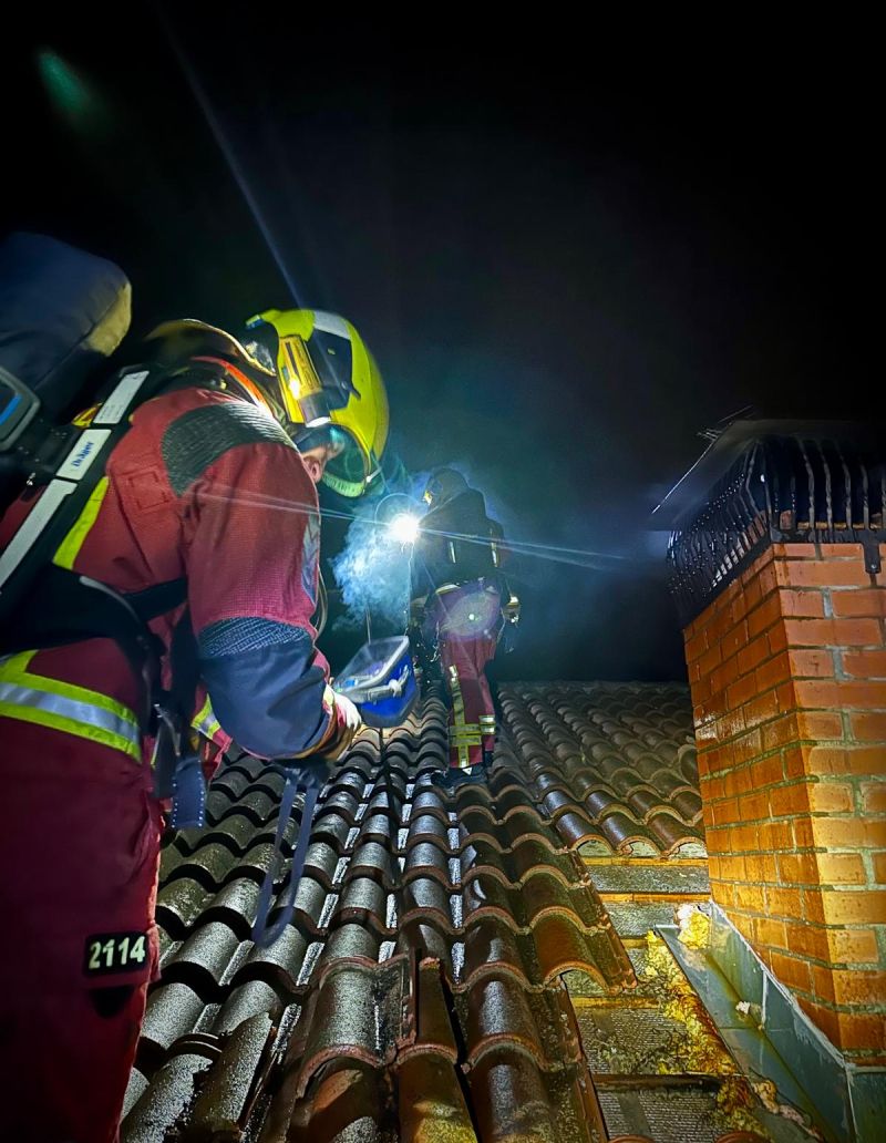 Los Bomberos acudieron con un vehículo de altura. | BOMBEROS AYTO. LEÓN